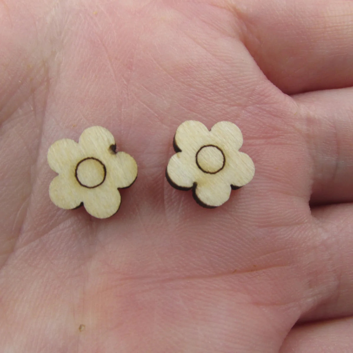 10pcs Unfinished Blank Tiny Boho Retro Flower Shape Mini Wood Stud Earring Ladies Post Cabochon Handmade Charms
