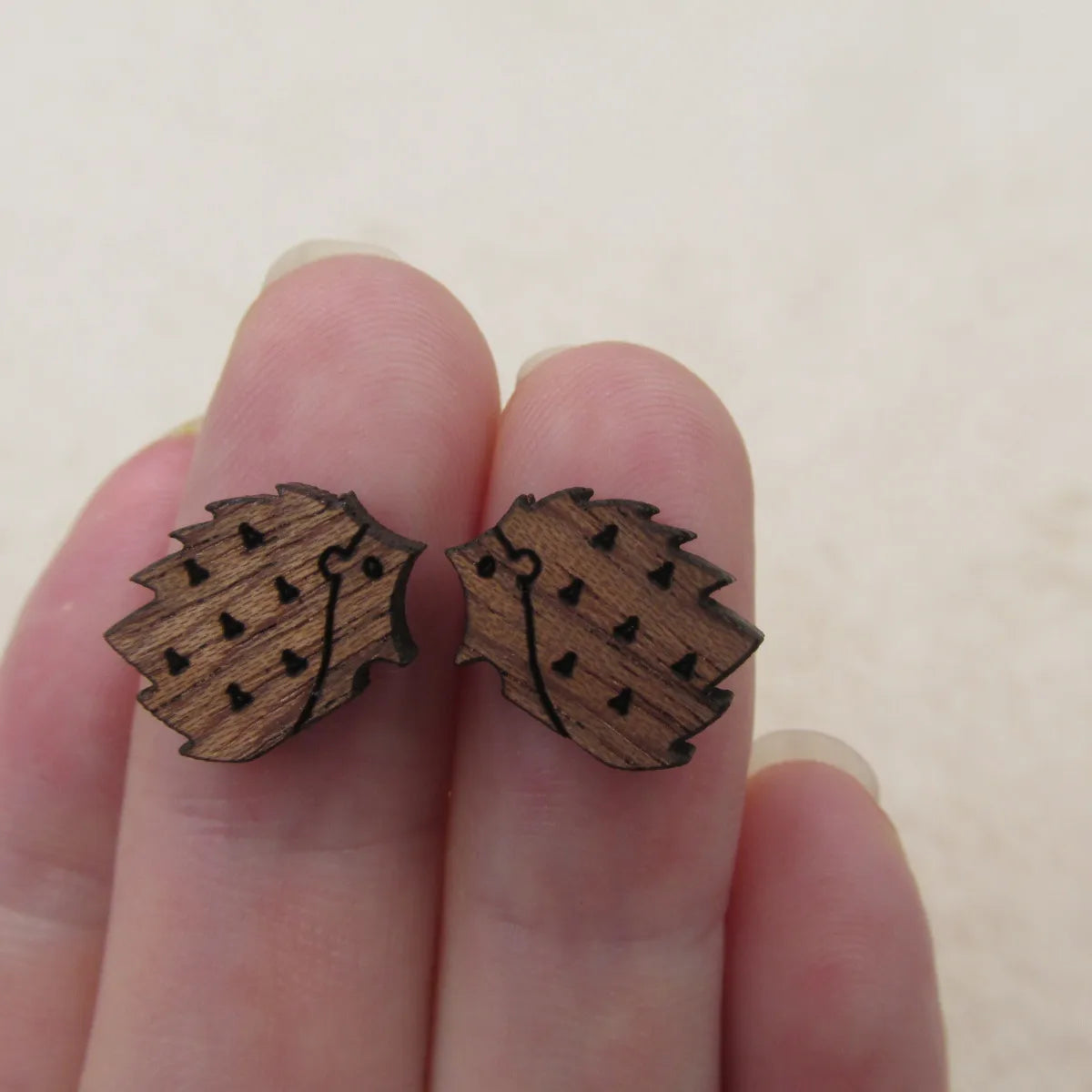 Handmade Jewelry Making Supplies Laser Cut Wooden Cabochon Animal Hedgehog Charm For DIY  Pendant Earring Stud
