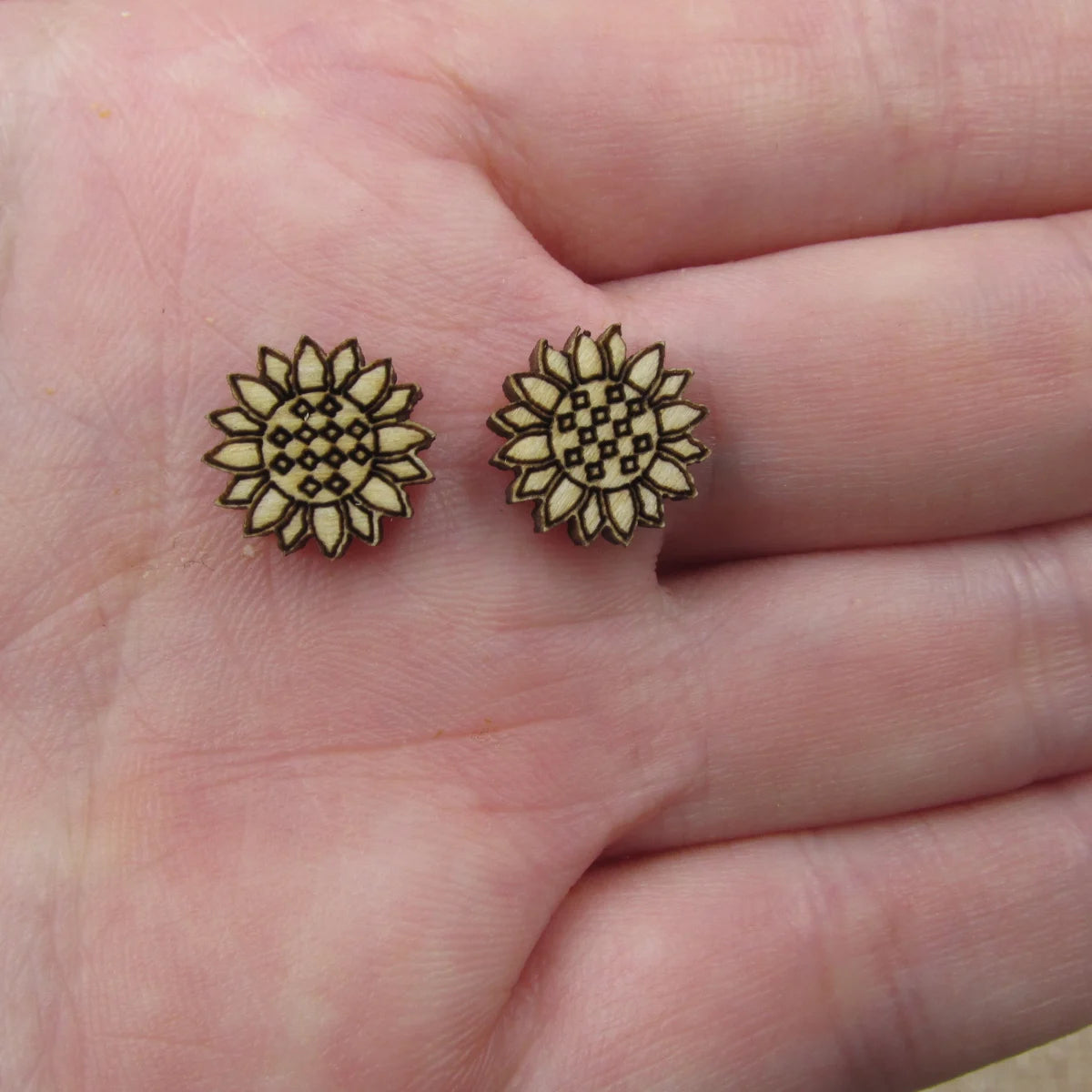10pcs Unfinished Blank Tiny Sunflower Shape Mini Wood Stud Earring Sun Flowers Post Cabochon Charms