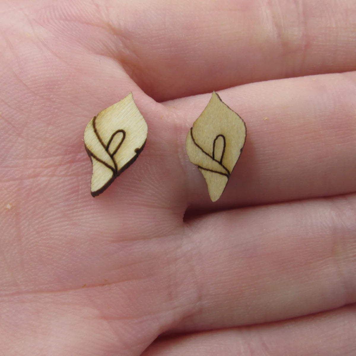 10pcs Unfinished Blank Tiny Lily of the Valley Shape Wood Stud Earring Post Birth Month Flower Cabochon Charms