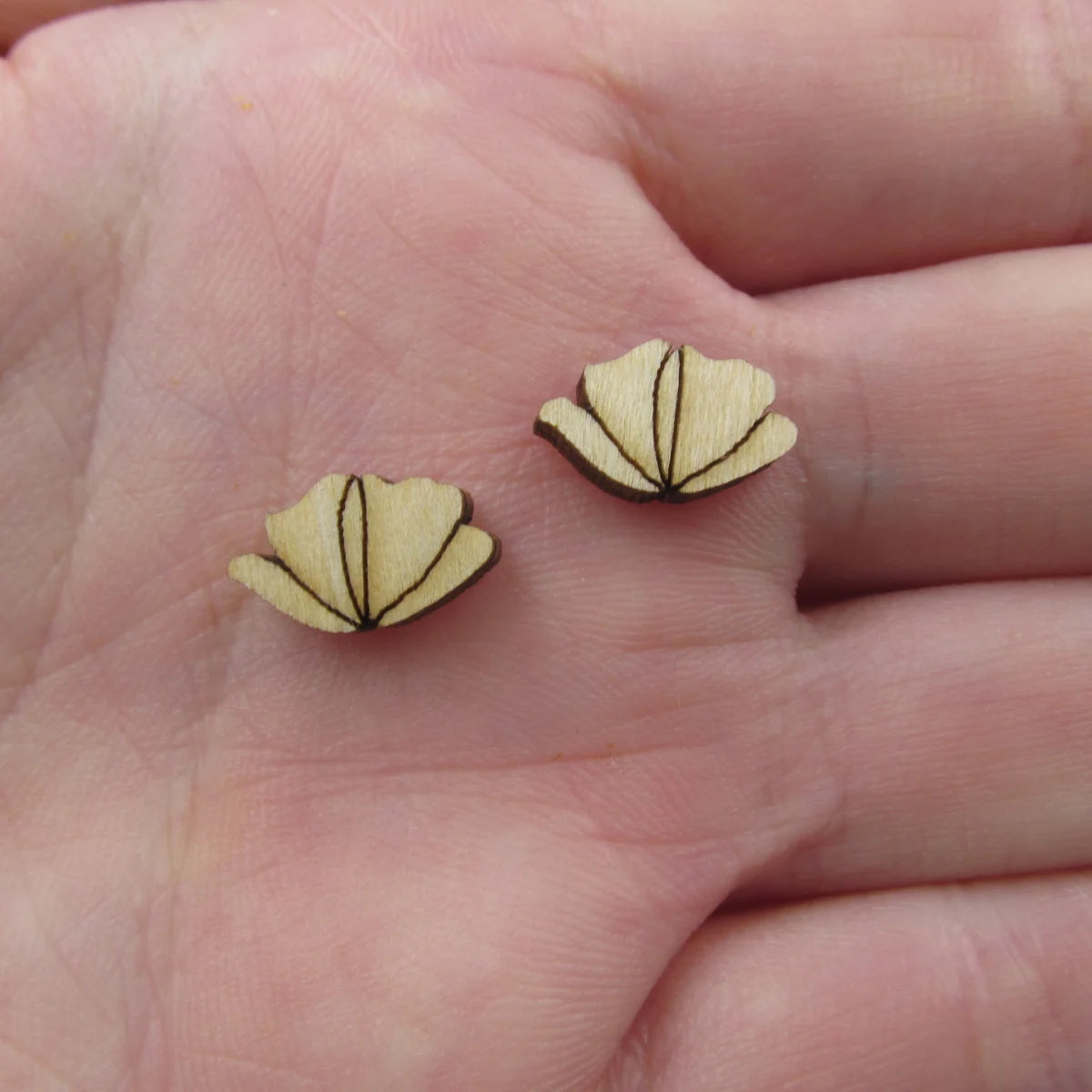 10pcs Unfinished Blank Tiny Poppy Flower Shape Mini Wood Stud Earring Birth Month Flowers Post Cabochon Charms For Diy Project