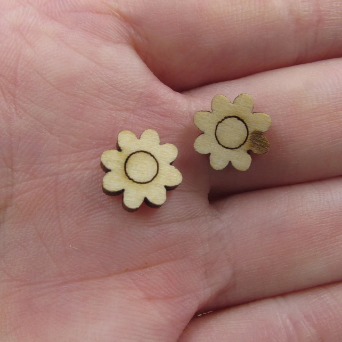 10pcs Unfinished Blank Tiny Boho Retro Flower Shape Mini Wood Stud Earring Ladies Post Cabochon Handmade Charms