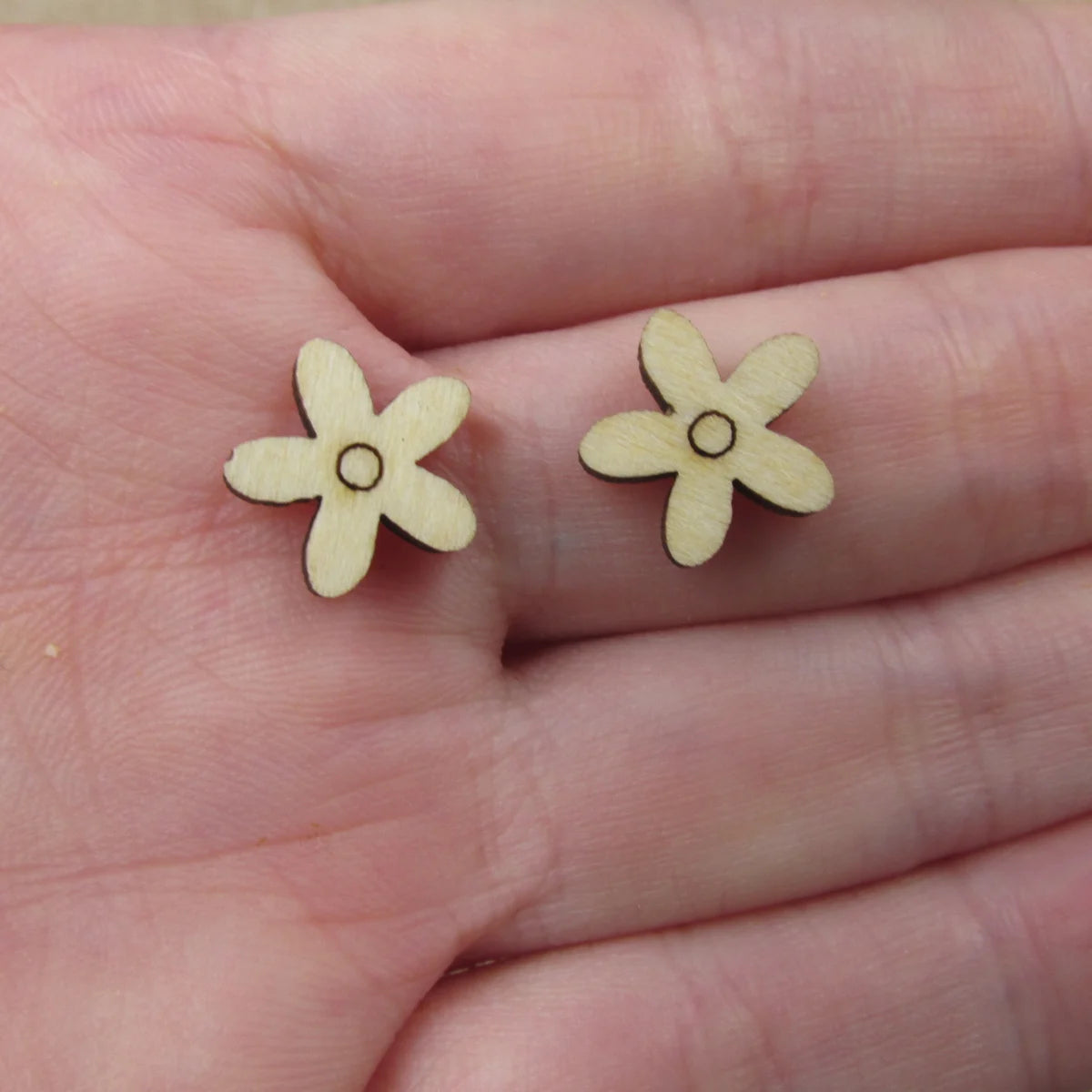 10pcs Unfinished Blank Tiny Vintage Flower Shape Mini Wood Stud Earring Post Ladies Cabochon Charms For Diy Project