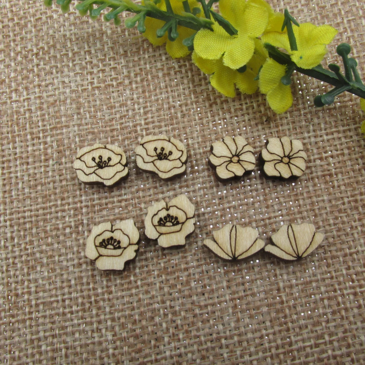 10pcs Unfinished Blank Tiny Poppy Flower Shape Mini Wood Stud Earring Birth Month Flowers Post Cabochon Charms For Diy Project