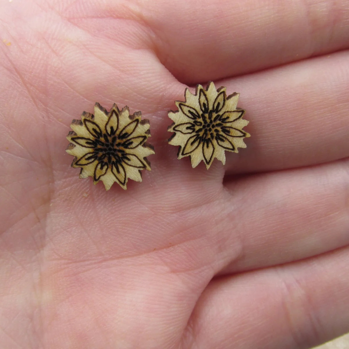 10pcs Unfinished Blank Tiny Sunflower Shape Mini Wood Stud Earring Sun Flowers Post Cabochon Charms