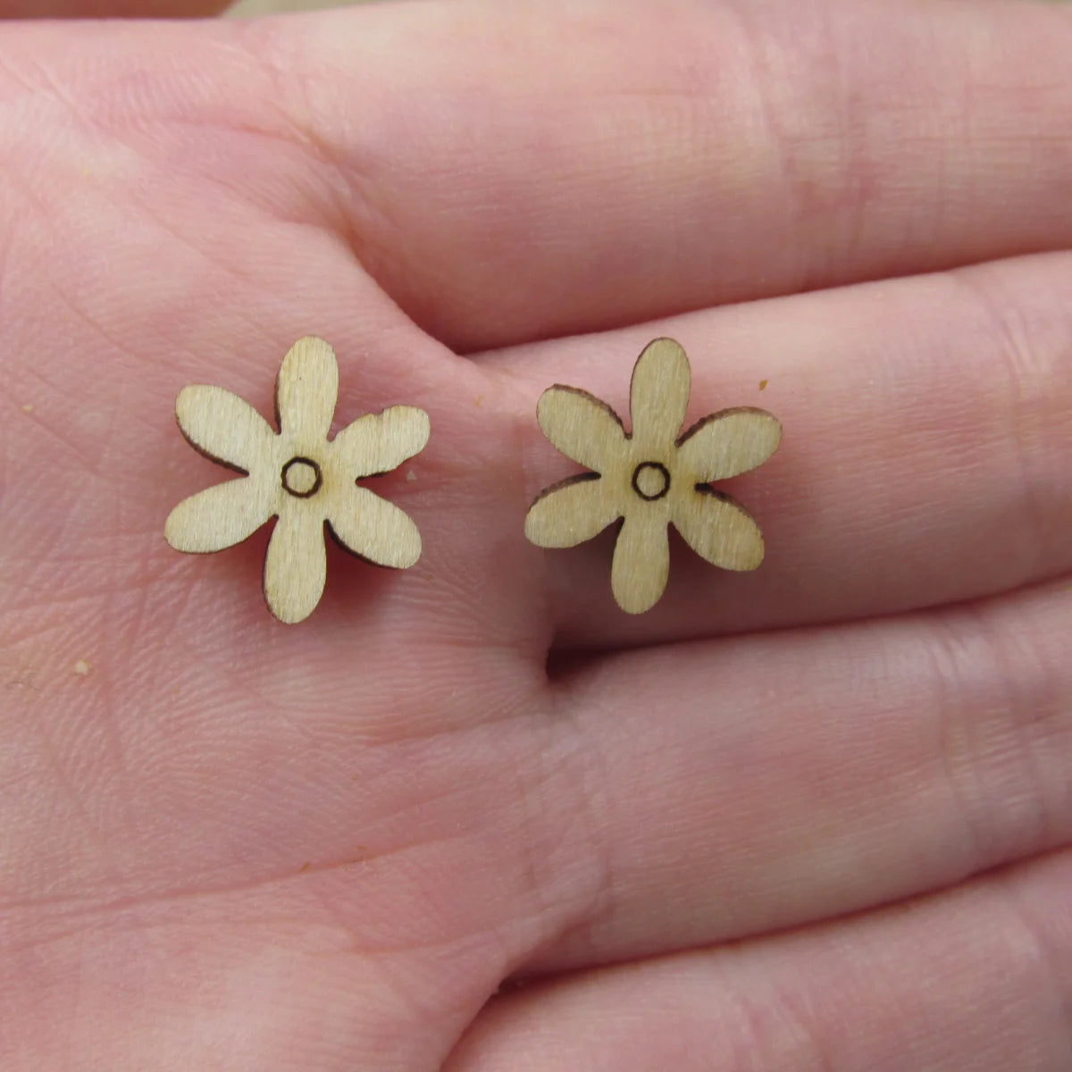 10pcs Unfinished Blank Tiny Vintage Flower Shape Mini Wood Stud Earring Post Ladies Cabochon Charms For Diy Project