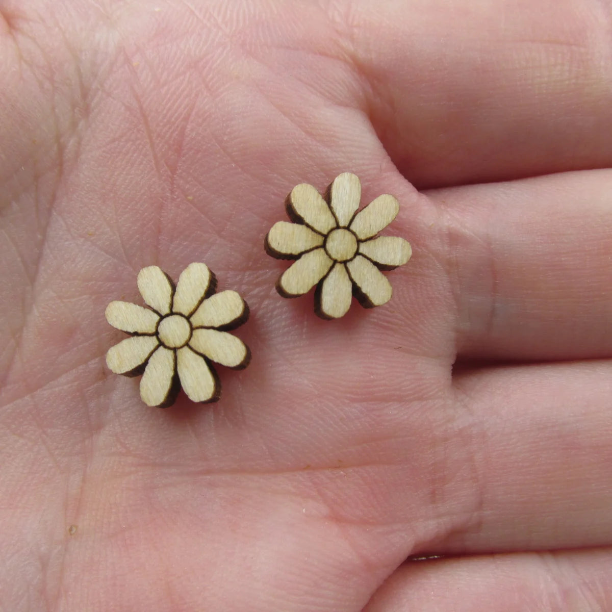 10pcs Unfinished Blank Tiny Daisy Flower Shape Mini Wood Stud Earring Boho Flowers Post Cabochon Charms