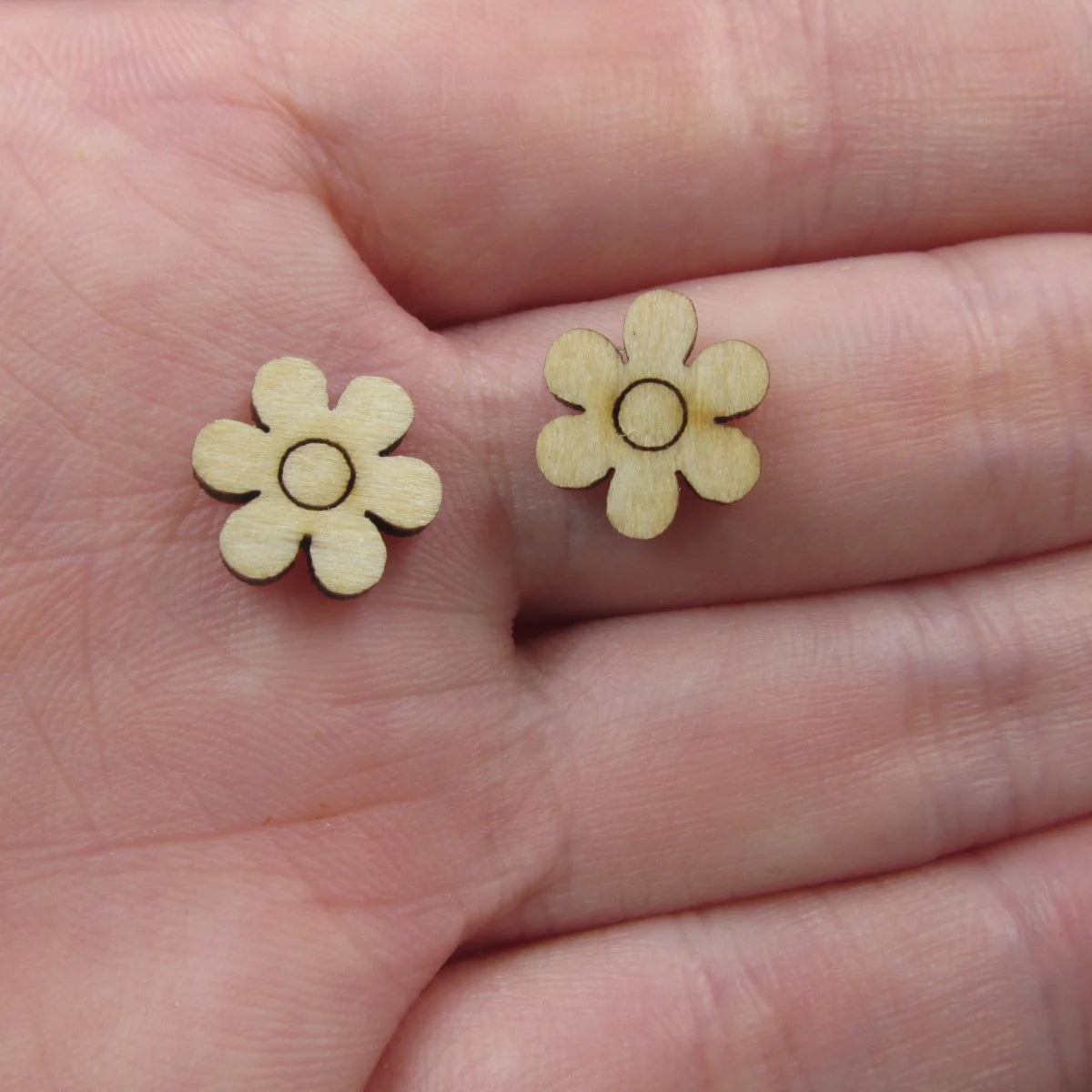 10pcs Unfinished Blank Tiny Boho Retro Flower Shape Mini Wood Stud Earring Ladies Post Cabochon Handmade Charms