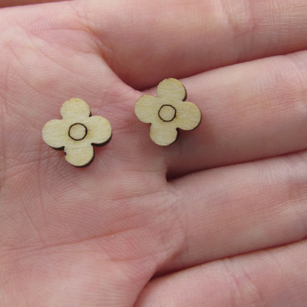 10pcs Unfinished Blank Tiny Boho Retro Flower Shape Mini Wood Stud Earring Ladies Post Cabochon Handmade Charms