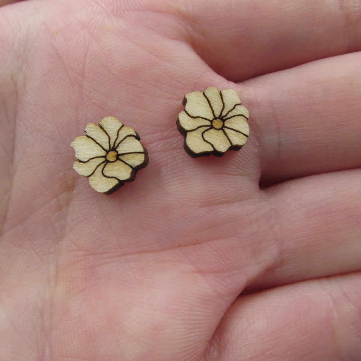 10pcs Unfinished Blank Tiny Poppy Flower Shape Mini Wood Stud Earring Birth Month Flowers Post Cabochon Charms For Diy Project