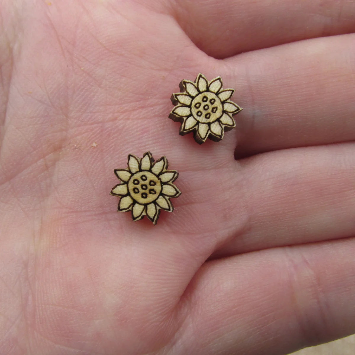 10pcs Unfinished Blank Tiny Sunflower Shape Mini Wood Stud Earring Sun Flowers Post Cabochon Charms